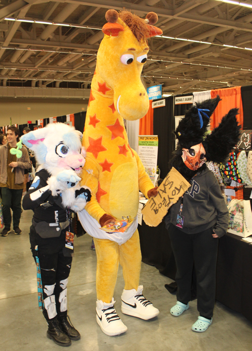 Giraffe at Fan Expo