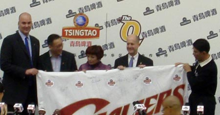Tsingtao and Cavalier executives hold the banner