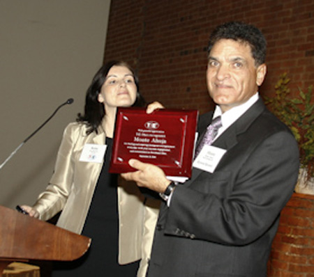 Reka Barabas giving award to Monte Ahuja
