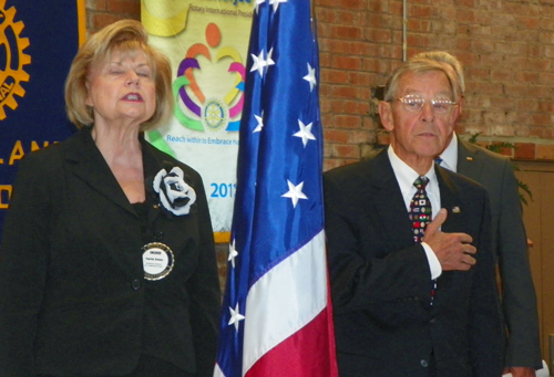 Ingrida Bublys and Senator George Voinovich pledge allegiance