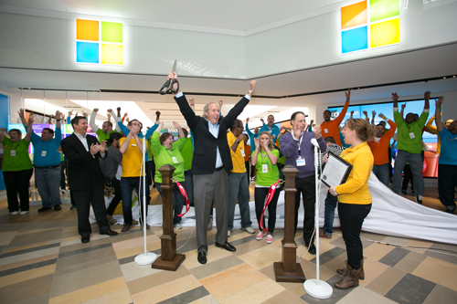 John Fikany, general manager, Heartland District cutting the ribbon on the new Microsoft retail store in Beachwood, OH at the Beachwood Place mall